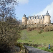 Het kasteel van Rochechouart in de Haute-Vienne in de Limousin in Frankrijk